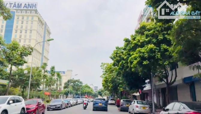 BÁN NHÀ PHỐ HOÀNG MINH ĐẠO, GẦN BV TÂM ANH, DT RỘNG 108M2, MT KHỦNG 7M, 6 TẦNG THANG MÁY