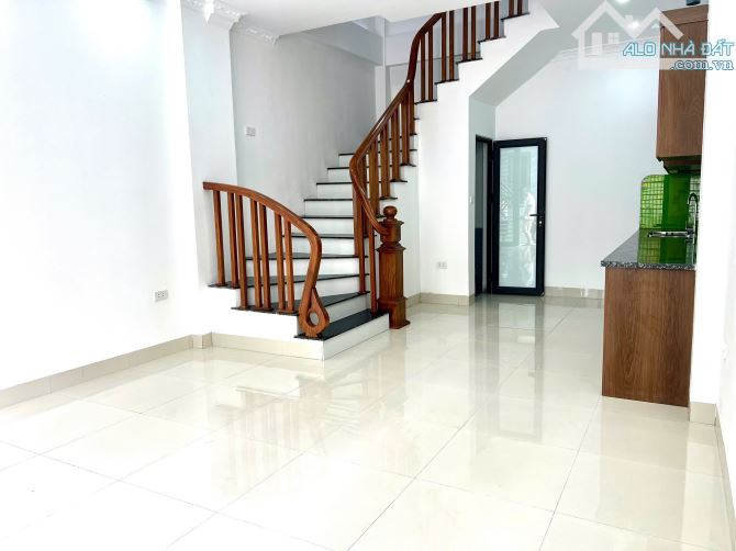 Bán nhà mới tinh hoàn thiện đẹp Yên Lộ , 38M-5T, Cách đường ô tô 15m