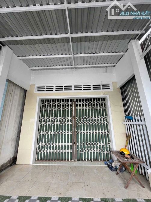 Bán nhà kiên cố 110m2 Tân Hiệp giá 910 triệu sổ hồng riêng