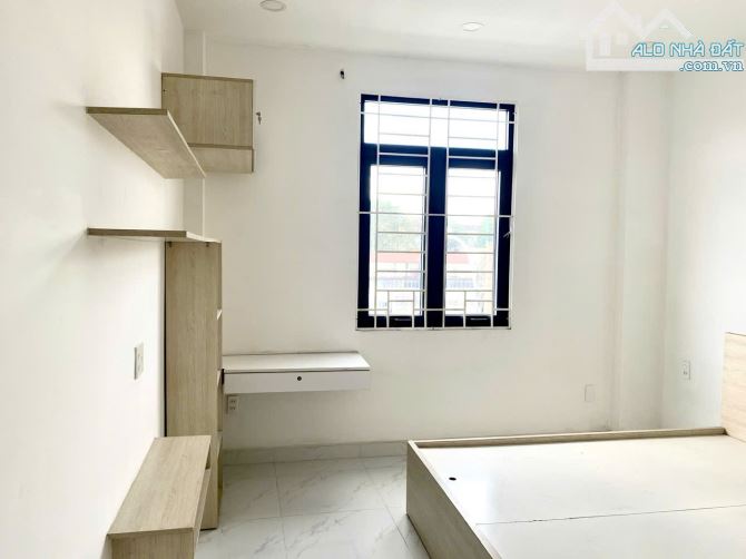 Bán nhà 2 mặt tiền Trường Chinh DT: 4x18, 2 lầu, P14, Tân Bình