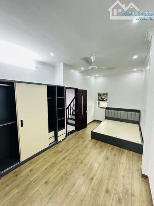 Bán nhà phố Giải Phóng Thanh Xuân, mặt ngõ thông, lô góc 38m2 x 4tầng