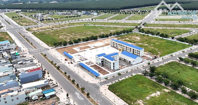 CẦN TIỀN GIẢI QUYẾT TÀI CHÍNH, BÁN LÔ ĐẤT 250M2 GIÁ 3TỶ150 TRONG TĐC LA-BS ĐỐI DIỆN CHỢ