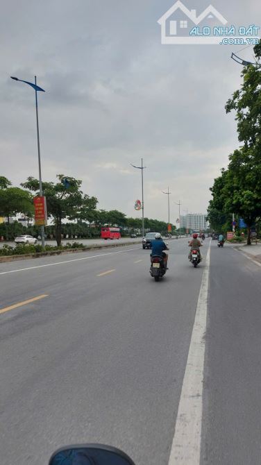 Bán đất Phố Lý Sơn Long Biên 75m², 1 nhà ra mặt phố, ô tô vào đất