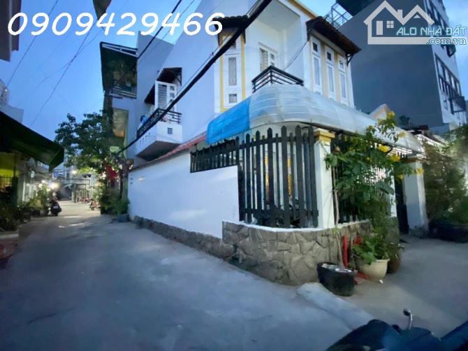 BÁN CĂN GÓC 2 MẶT TIỀN-QUẬN 7- HẺM Ô TÔ ĐỖ CỬA- KẾ HUỲNH TẤN PHÁT- 5,5 TỶ