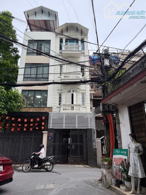 Bán gấp nhà 4 tầng ô tô tránh, DT 85m tại Hoa Lâm, Việt Hưng. Vị trí trung thuận tiện