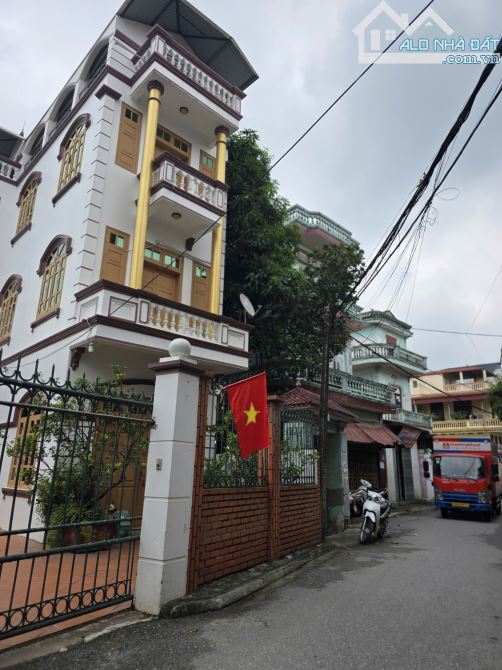 Bán nhà đẹp, đủ công năng ngõ phố Giáp Hải ( đường 379 đi KĐT Ecopark), Gia Lâm, ô tô đỗ c