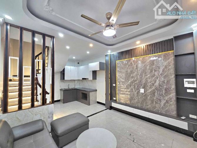 OTO, Nhà Đẹp Thanh Am - Long Biên 35m x 5T, chỉ 5.8 tỷ. Có TL