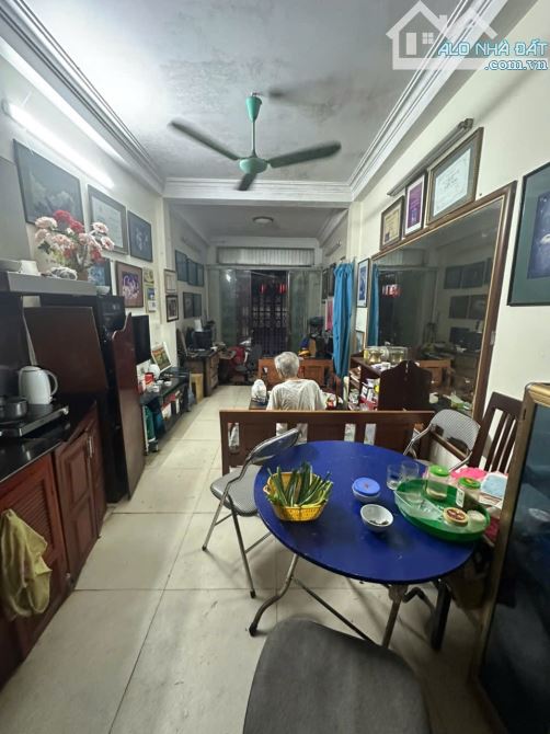 bán nhà mặt phố Quốc Tử Giám 16m2 vỉa hè rộng kinh doanh tốt 4.6 tỷ