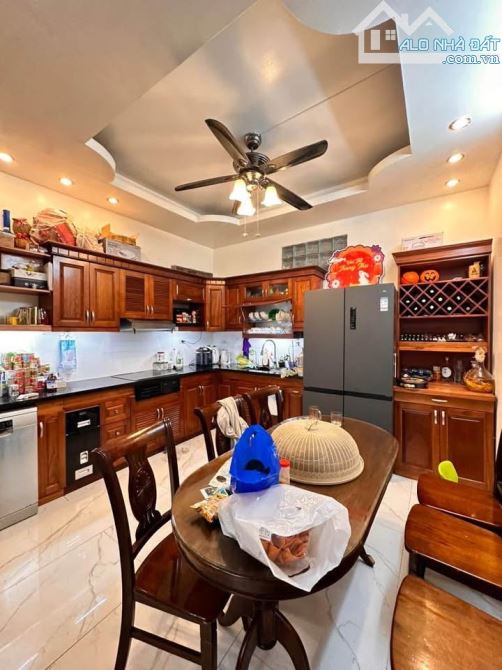 Bán Nhà Trần Cung 38m,5 Tầng , Dân Xây , Ngõ Vào 3m5, Đủ Nội Thất , Cách 30m Ra Phố