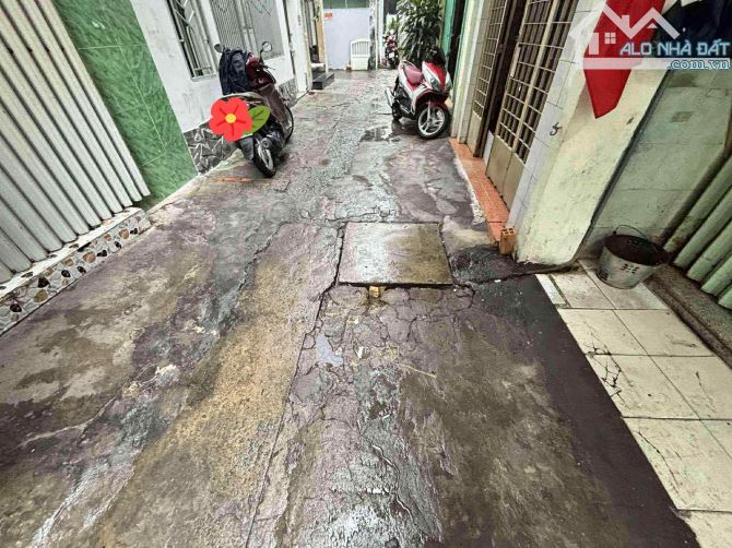 Quận 10,Nguyễn Chí Thanh,4 tầng,dt:3mx12,5m,giá:5,5 tỷ