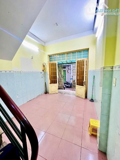 Bán Nhà Nở Hậu 4 Tầng BTCT 5PN3WC Hẻm 3m Thông Nhỉnh 5 Tỷ TL