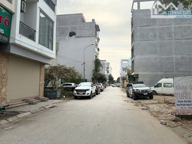 Gia đình tôi chính chủ cần bán lô đất 145m² tại Đan Nhiễm Văn Giang chỉ 1km đạp xe Ecopark