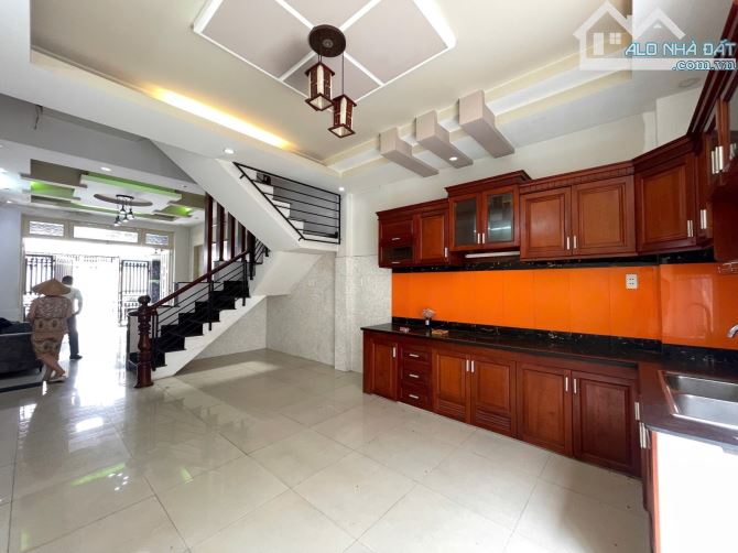 Huỳnh Văn Nghệ - Gò Vấp - 68m2 - 4 Tầng - 4PN - 6.9 tỷ - Hẻm 6m - Hoàn công - SHR