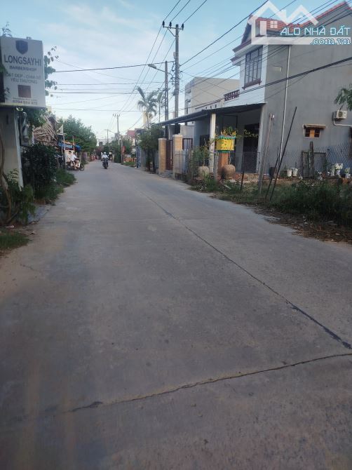 *Bá.n lô góc Tại Cẩm Kim - Hội An. Giá: 2,65 tỷ  **Diện Tích:** 167m², hình vuông vức, nở