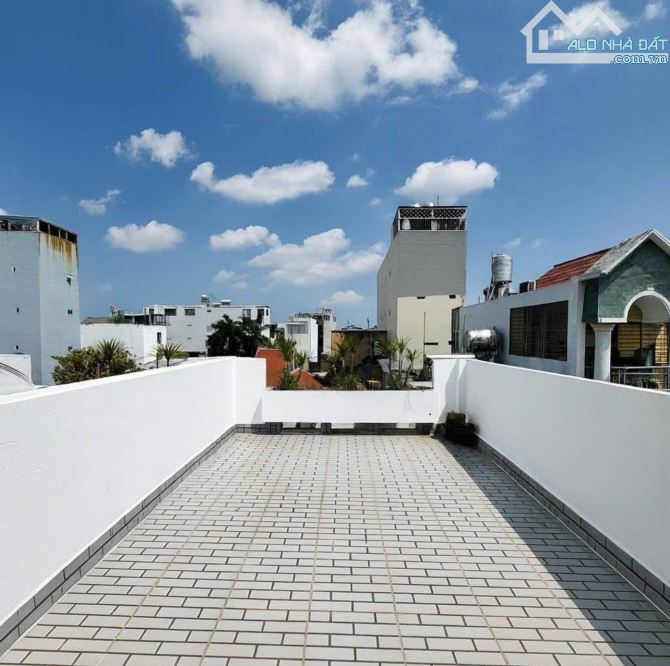 NHÀ ĐẸP 4m x 17,5m, 3 tầng gần chợ Tân Sơn, Gò Vấp, hẻm ô tô, chỉ 6 tỷ +