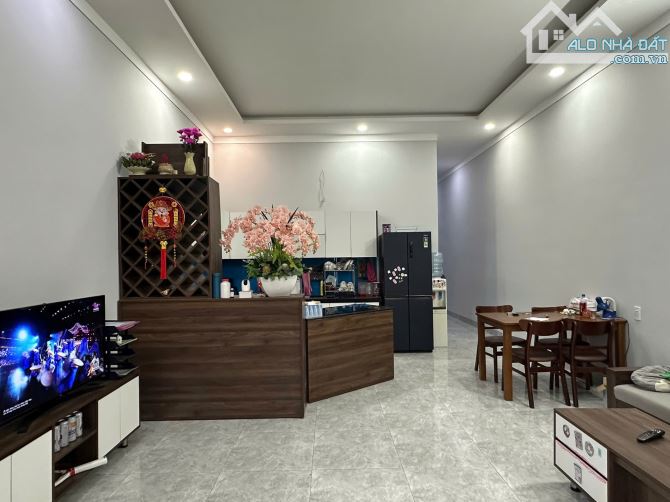 NHÀ MỚI ĐẸP - NỘI THẤT SANG TRỌNG HẺM YMOAN BMT, 2Tỷ250Triệu