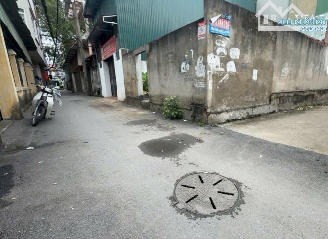 Đường nhựa kim Thiều 46m2 lô góc 2 mặt tiền giá chỉ hơn 2tỷ chút.       Mặt tiền rộng