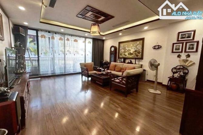BÁN NHÀ TRUNG KÍNH CẦU GIẤY, PHÂN LÔ, ÔTÔ TRÁNH, KINH DOANH BẤT CHẤP, DT 59M2 GIÁ 15 TỶ