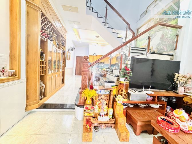 NHÀ ĐẸP ĐƯỜNG TRẦN HƯNG ĐẠO – TRUNG TÂM DĨ AN – 95M² – 4PN – GIÁ CHỈ 5,4 TỶ