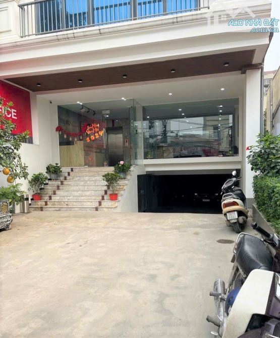 Bán Toà Building 10 tầng 200m2 Mặt đường Đại Cồ Việt