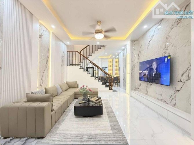 🏡 NHỈNH 8 TỶ BÁN NHÀ ĐẸP PHỐ TRẠM - CỔ LINH - LONG BIÊN - Ô TÔ ĐỖ CỬA
