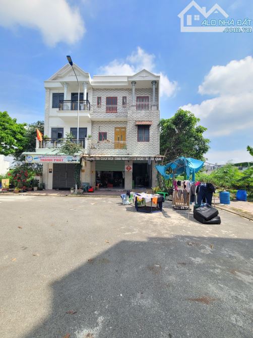 Bán nhà 1 trệt 2 lầu KDC gần VinCom550 p.Tân Đông Hiệp Tp.Dĩ An chỉ 4ty100 TL M7534