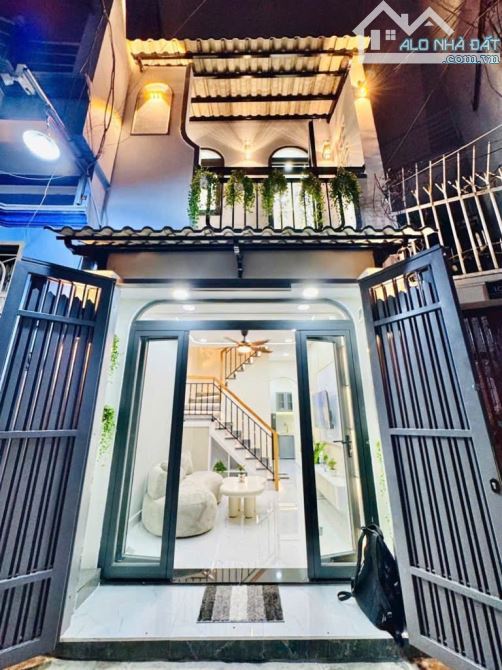 SIÊU VỊ TRÍ HOÀNG HOA THÁM-GẦN CHỢ CÂY QUÉO-HXH CÁCH MẶT TIỀN 30M-3PN-NỞ HẬU-FULL NỘI THẤT