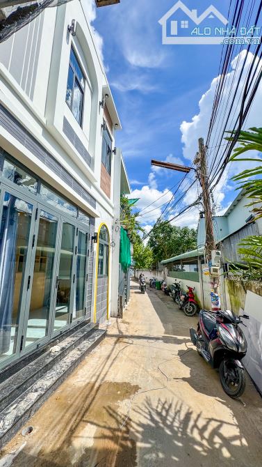 NHÀ HIÊN ĐẠI TRỤC CHÍNH  HẺM 2 ĐƯỜNG 3/2 KẾ BÊN VÒNG XOAY ĐẦU SẤU, CHỢ DA LIỄU  N