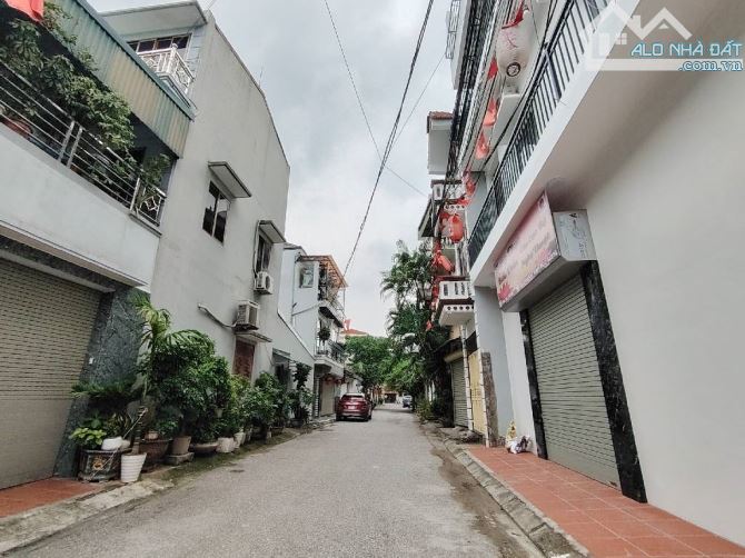 BÁN NHÀ ĐỨC GIANG  - 50M  -4 TẦNG - Ô TÔ VÀO NHÀ - CHỈ 10 TỶ