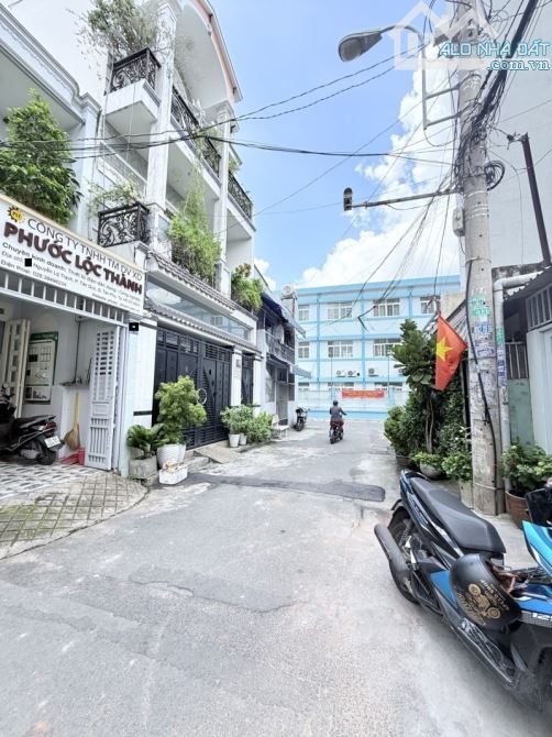 Mặt Tiền Đường Nguyễn Lộ Trạch, Quận Tân Phú  - 74m2 (4 x 18)m - Cấp 4
