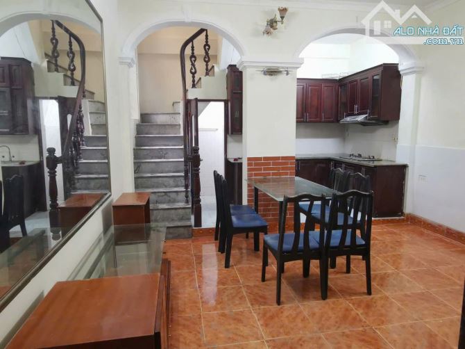 Cho thuê nhà phố Kim Mã - Phường Ngọc Hà - Quận Ba Đình - Hà Nội. DT 40m x 3 tầng, giá