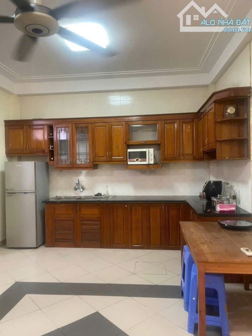 Cho thuê nhà tại đường An Dương Vương, phường Phú Thượng, quận Tây Hồ, Hà Nội. DT 50m x 3