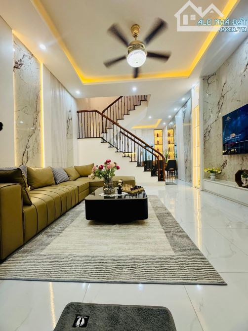 Bán nhà - Tặng nội thất - Phố Kim Ngưu 46m 4 tầng thoáng trước sau 9.68 tỷ