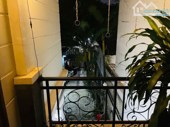 200m2 - ngang 6.7 - hẻm 6m - shr - ngay vincom lê văn việt - chỉ 16 tỷ