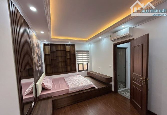 Sieu Vip Phố Cầu Giấy, ô tô đỗ cổng, nhà ngõ riêng ,giá nhỉnh 9 tỷ - 10