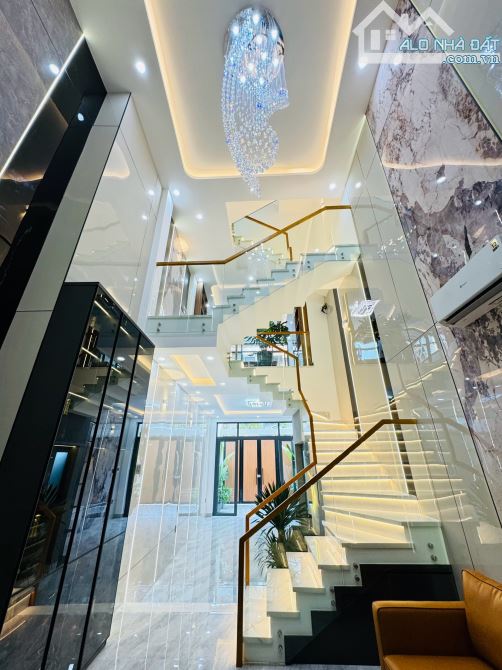 🏡 Cần bán Nhà 1T3L (gara 3 xe, 4PN, full nội thất) – Mặt tiền P.4 - 68m² – Giá 12.5 tỷ - 10