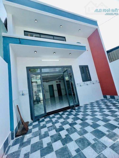 Bán nhà đẹp ở 1 sẹc Nguyễn Thị Lắng- Củ Chi. DT 224M2, Giá chỉ có 1 tỷ 120. SHR - 10