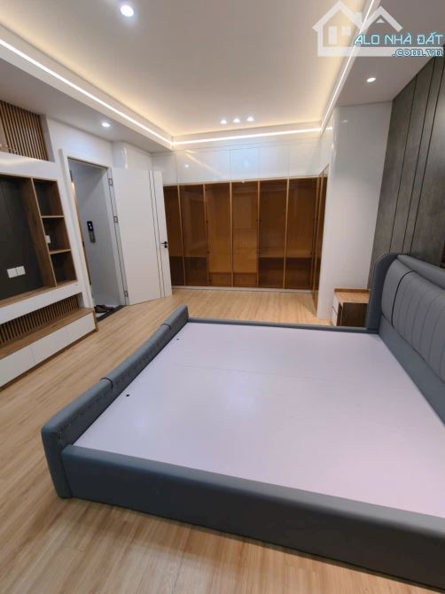 7 tầng xây mới thang máy, oto vào nhà qua thông, Nguyễn Ngọc Nại, mtiền 5.9m. Giá 17.2 tỷ