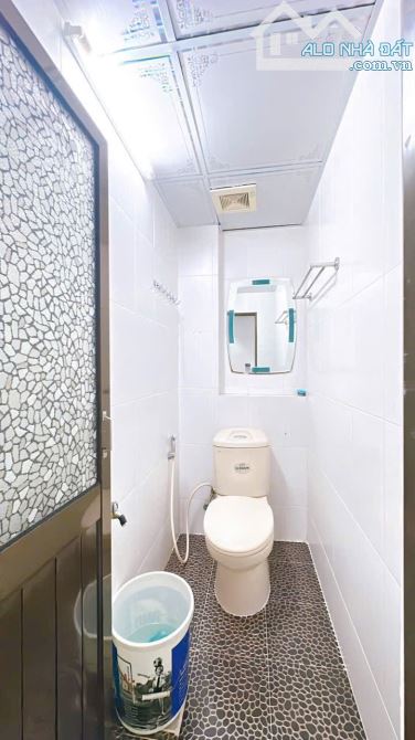 BÁN NHÀ KHU NGUYỄN HỮU HÀO QUẬN 4 DT 3,5*13,5 GIÁ 4TỈ 350 GIÁP Q1 - 10