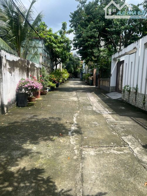 200m2 - ngang 6.7 - hẻm 6m - shr - ngay vincom lê văn việt - chỉ 16 tỷ - 10