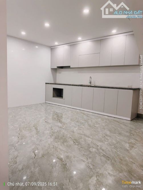 NHÀ ĐỘC LẬP Tại  QUÁN NAM Ô TÔ ĐỖ NGÀY ĐÊM TRƯỚC CỬA. DUY NHẤT - Diện tích: 67mx 4.5 tầng - 11