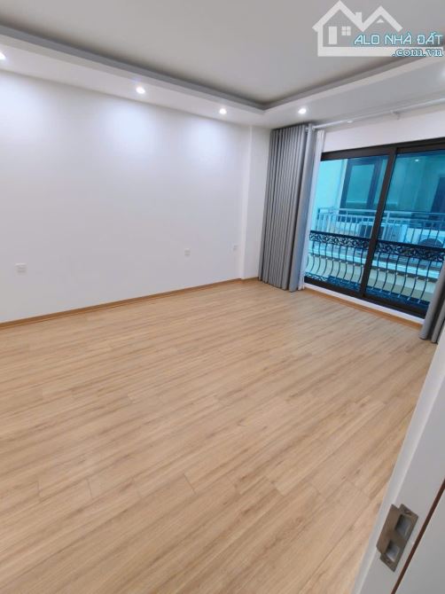 7 tầng xây mới thang máy, oto vào nhà qua thông, Nguyễn Ngọc Nại, mtiền 5.9m. Giá 17.2 tỷ