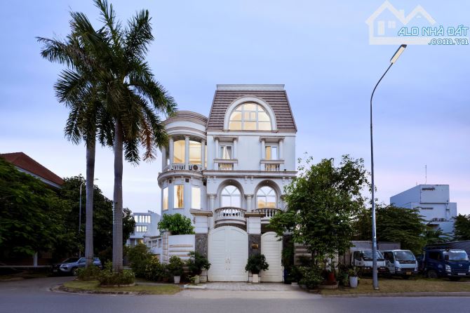 Cho thuê Lâu Đài 3 MT đường Thân Văn Nhiếp, 10PN, full nội thất, giá 9.000$ - 1