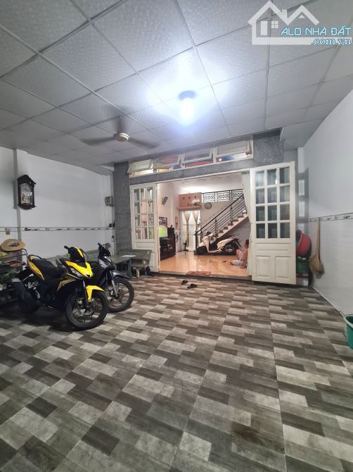 CHỦ GẤP BÁN GIÁ CHỈ CÒN 5.2 TỶ - 6X13.5M- HẺM 4M THÔNG - SÁT MẶT TIỀN - 1