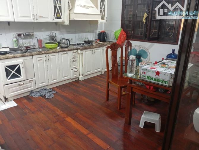 Nhà 4 tầng. Lô góc 3 thoáng. Trục chính 3 ô tô chạy vòng quanh nhà, tránh, thông. - 1