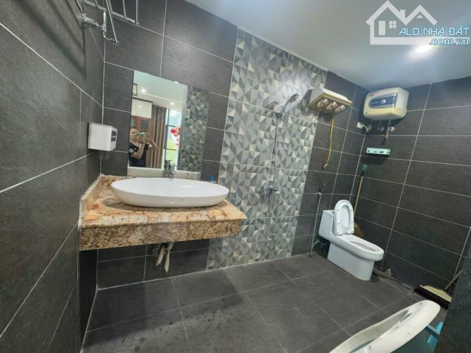 CC bán nhà 5 tầng lô góc Phố Đặng Nhiễm tp Thái Bình, kinh doanh đỉnh, giá hơn 8 tỷ - 1