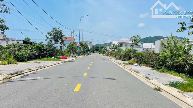 BÁN LÔ ĐẤT ĐI BỘ RA QUẢNG TRƯỜNG PHƯỚC HẢI - TP HỒ CHÍ MINH MỚI.  Dt: 100m2 full thổ cư - 1