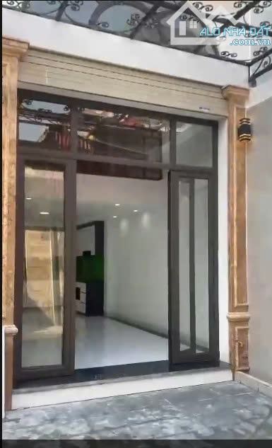 Cho thuê nhà ngõ ô tô tránh Vĩnh Hưng, 5 tầng x 45m2, thang máy vào ngay 15 triệu - 1