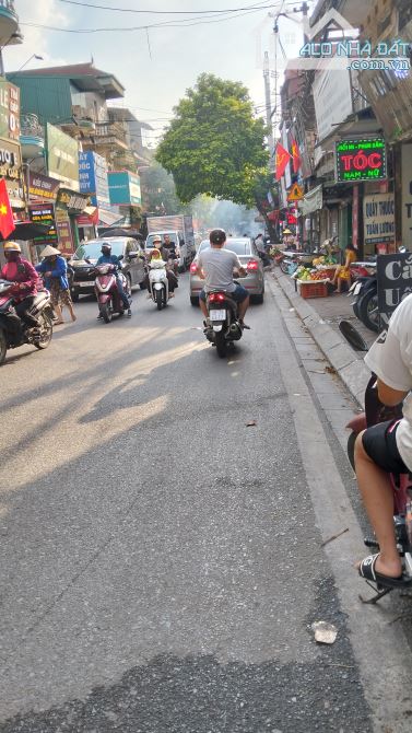 Gia Lâm trâu quỳ bán đất tặng nhà cấp 4 đang kinh doanh - 1