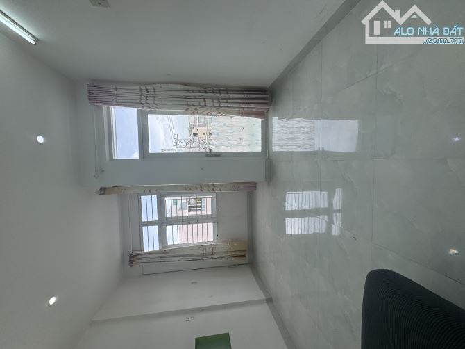 Nhà 4 tầng 1 tum trung tâm Nha Trang chỉ 3,850 tỷ - 1